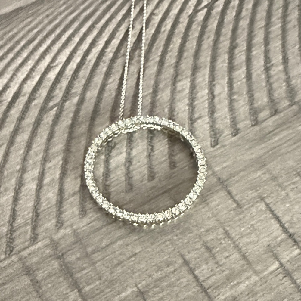 Avon Rhinestone Circle Necklace - Picture 6 of 10
